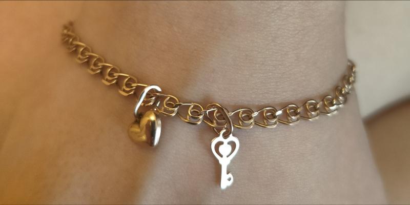 Браслет с подвесками