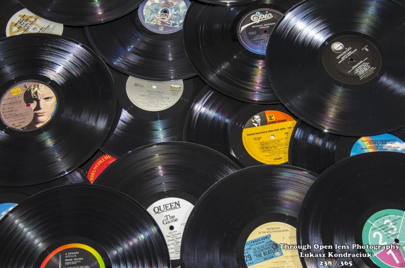 Продать пластинки виниловые